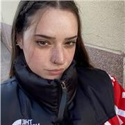 Estudiante con nivel fluido de inglés imparte clases